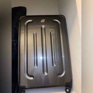 hardshell, swivel wheel suitcase.